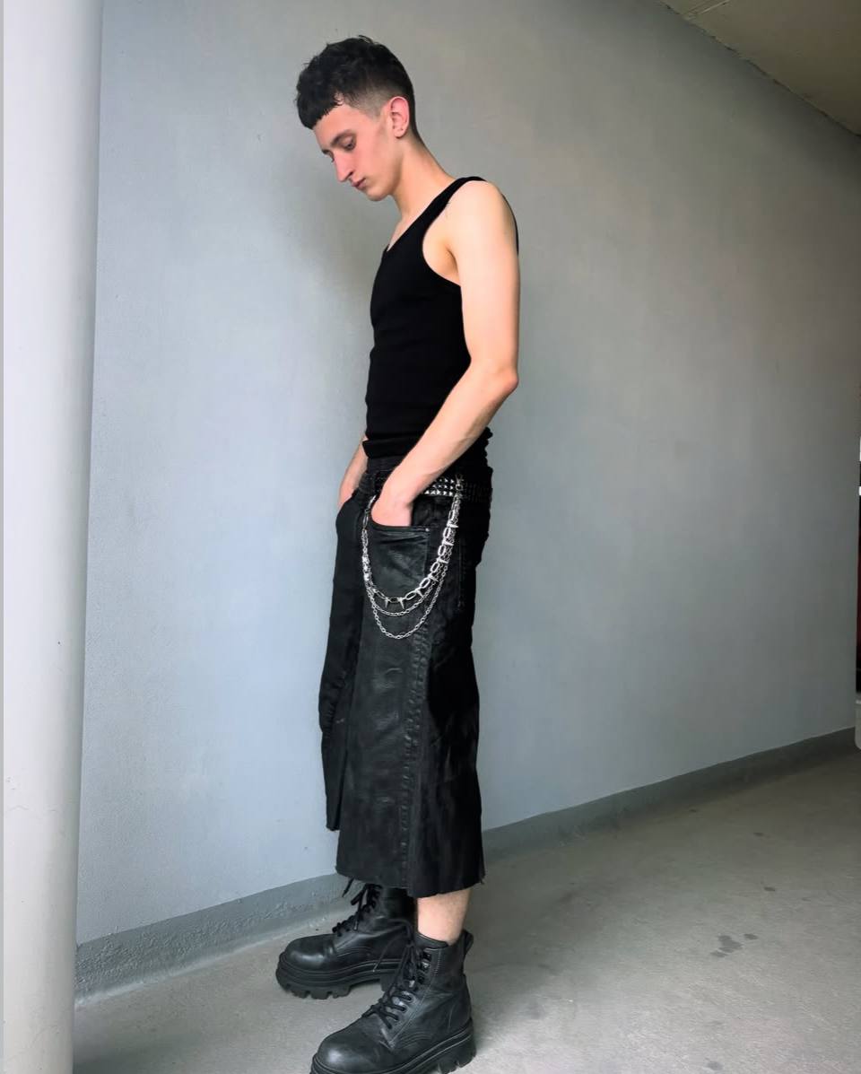 LACQUER-INFUSED JORTS