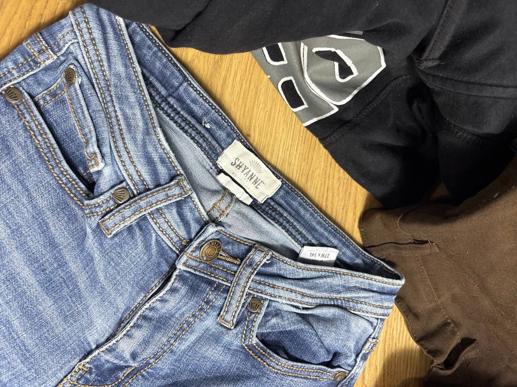 LITE BLUE FLARE JEANS