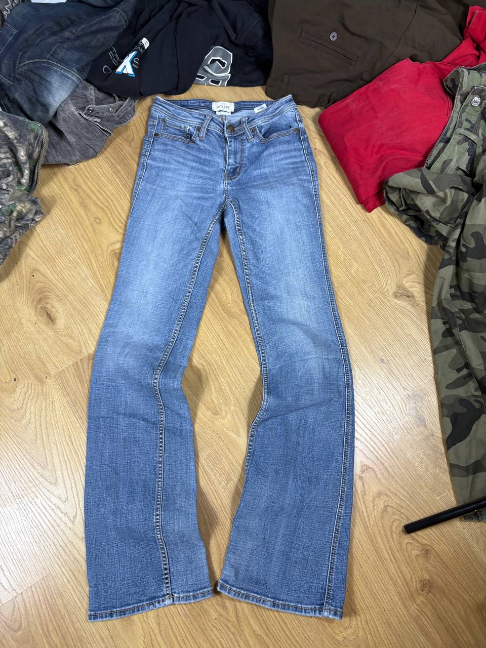 LITE BLUE FLARE JEANS