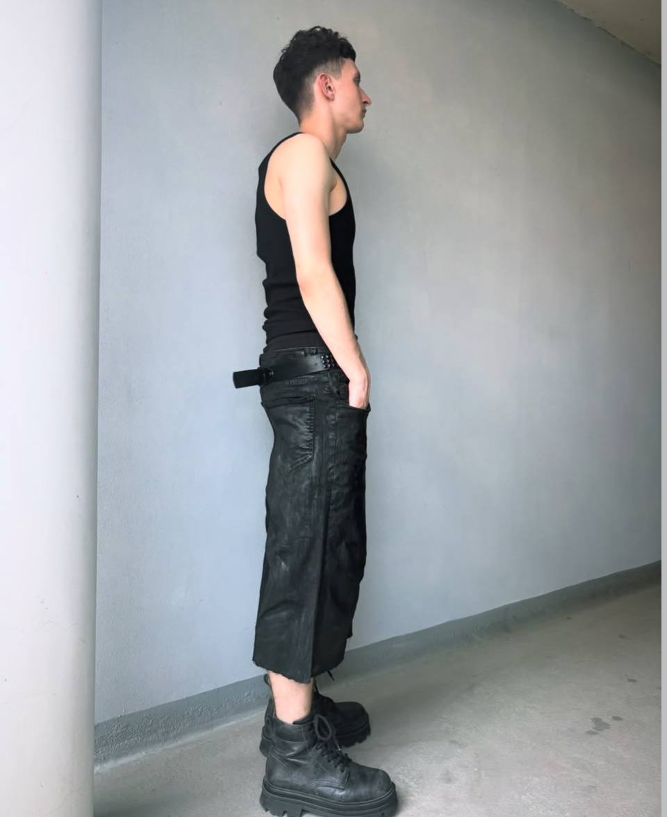 LACQUER-INFUSED JORTS